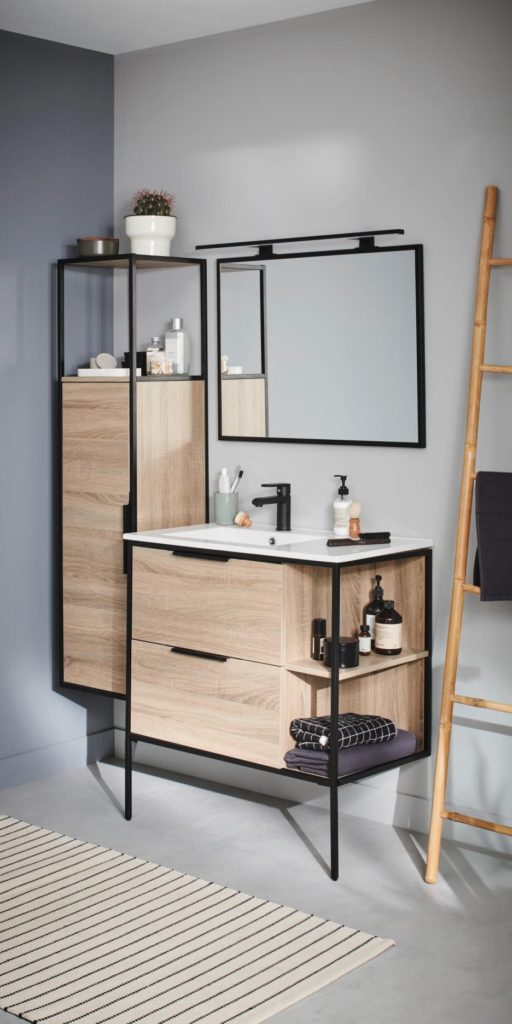 salle de bain tendance et moderne avec meuble rangements bois