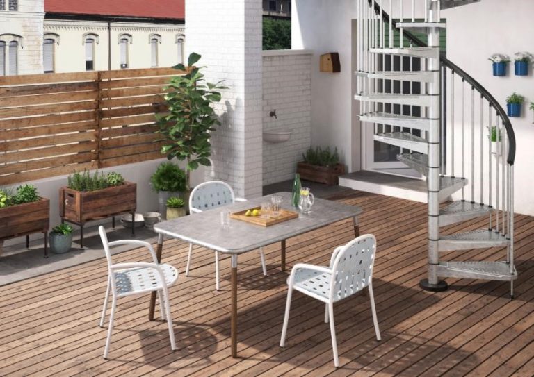 Terrasse en bois, escalier hélicoîdal design