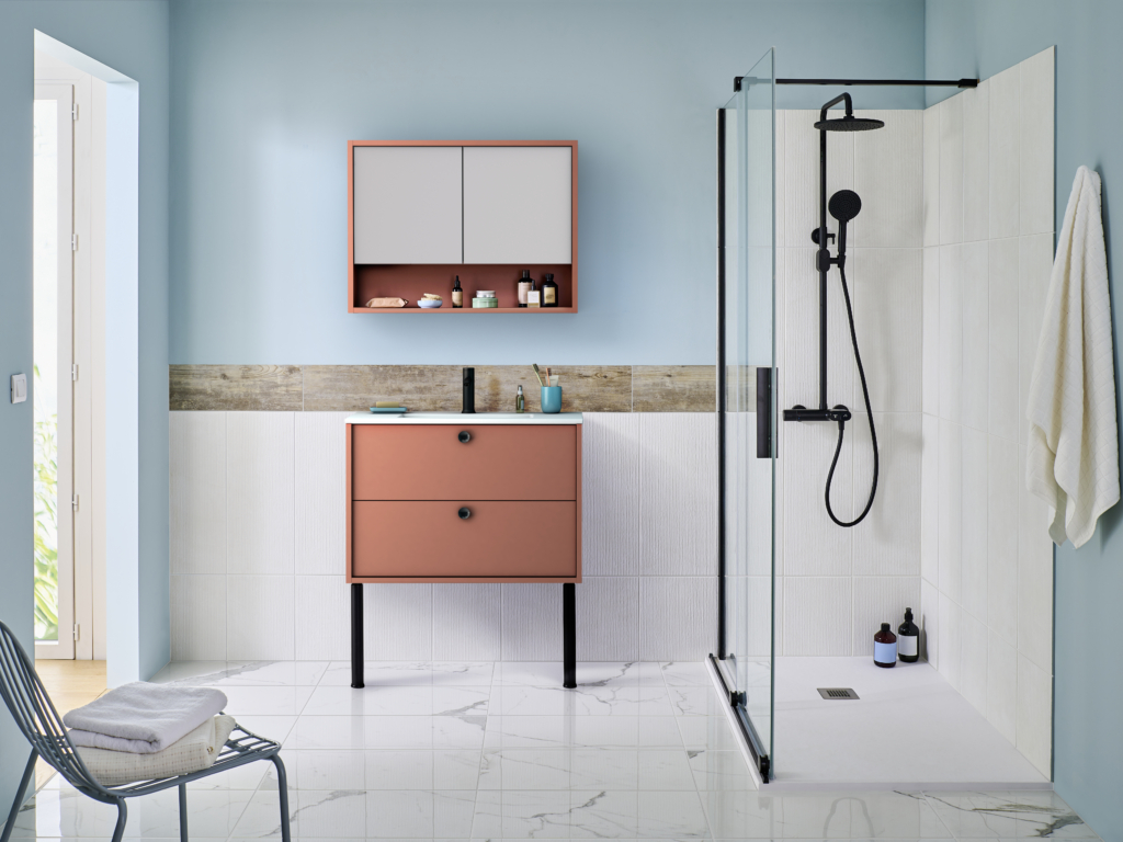 Meuble sous-vasque FRANN Coloris Terracotta - Largeur 120, 4 tiroirs, ADT 2 portes, Plan double vasque céramique, Paroi de douche MAXXI2 noir 200x120, Colonne de douche LUCIA noir (