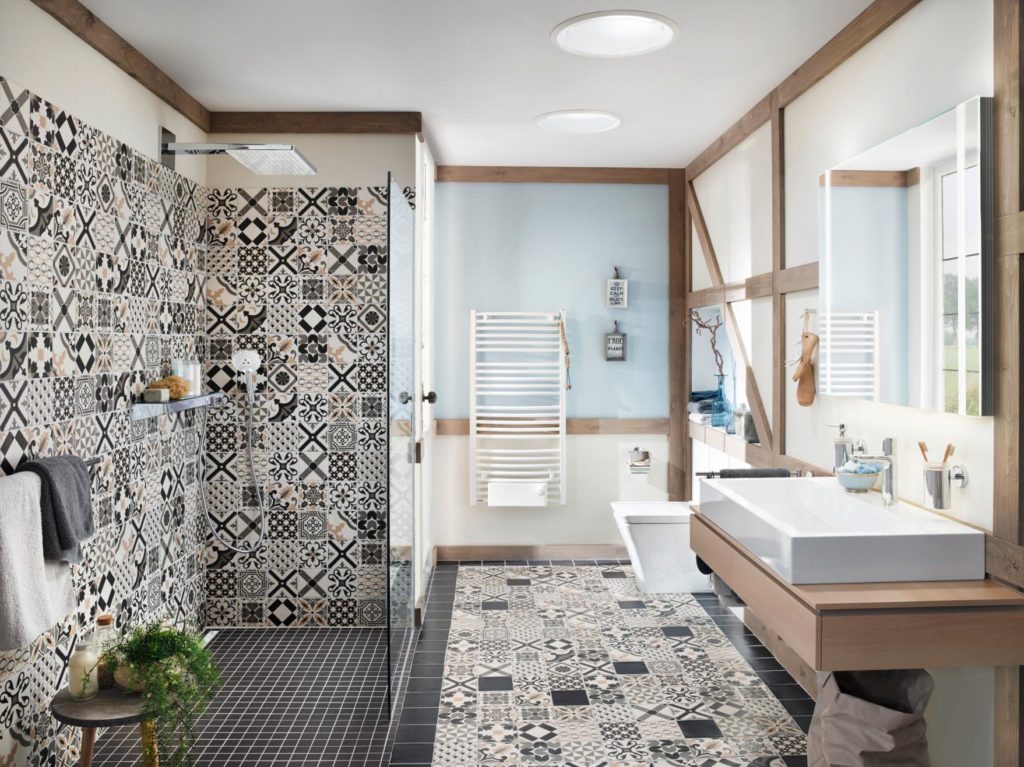 Salle de bain avec douche à l'italienne