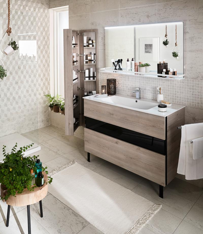 Salle de bain moderne aux tons beige