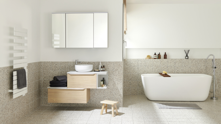 Meuble salle de bains Formeo chêne casella, Sous-vasque L80, Plan de toilette, Vasque à poser céramique, Robinetterie, Poignée, ADT (ambiance panoramique)