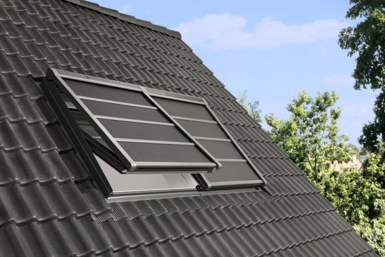 Quelle est la méthode pour démonter un store Velux ?
