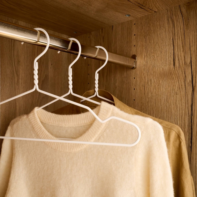 Comment installer un dressing dans une niche : la méthode complète