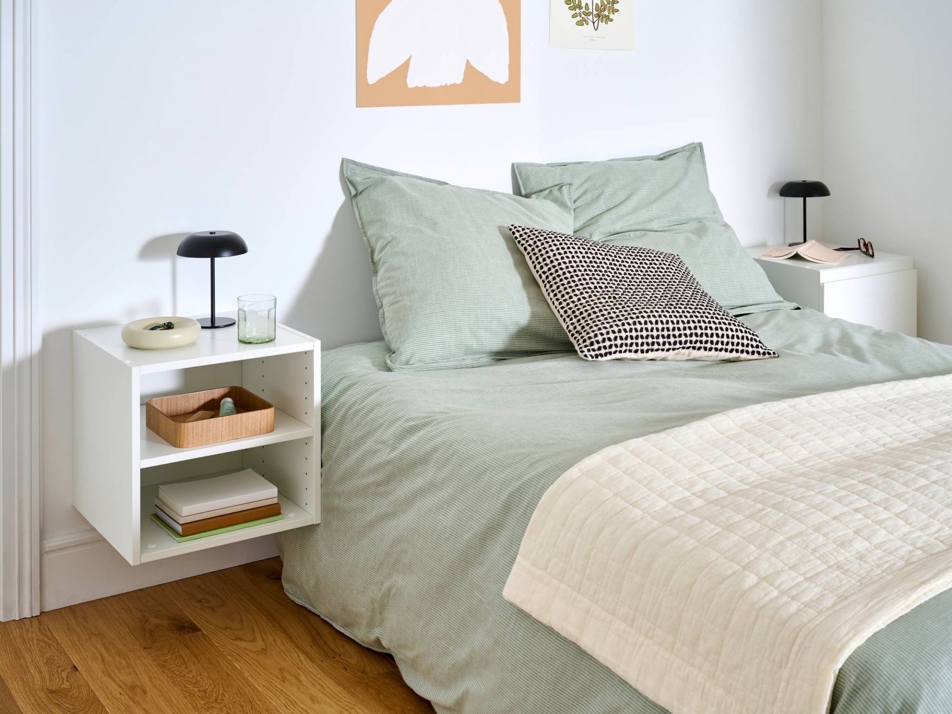 Idées de rangement pour une petite chambre adulte : les volumes qu'on n'exploite pas