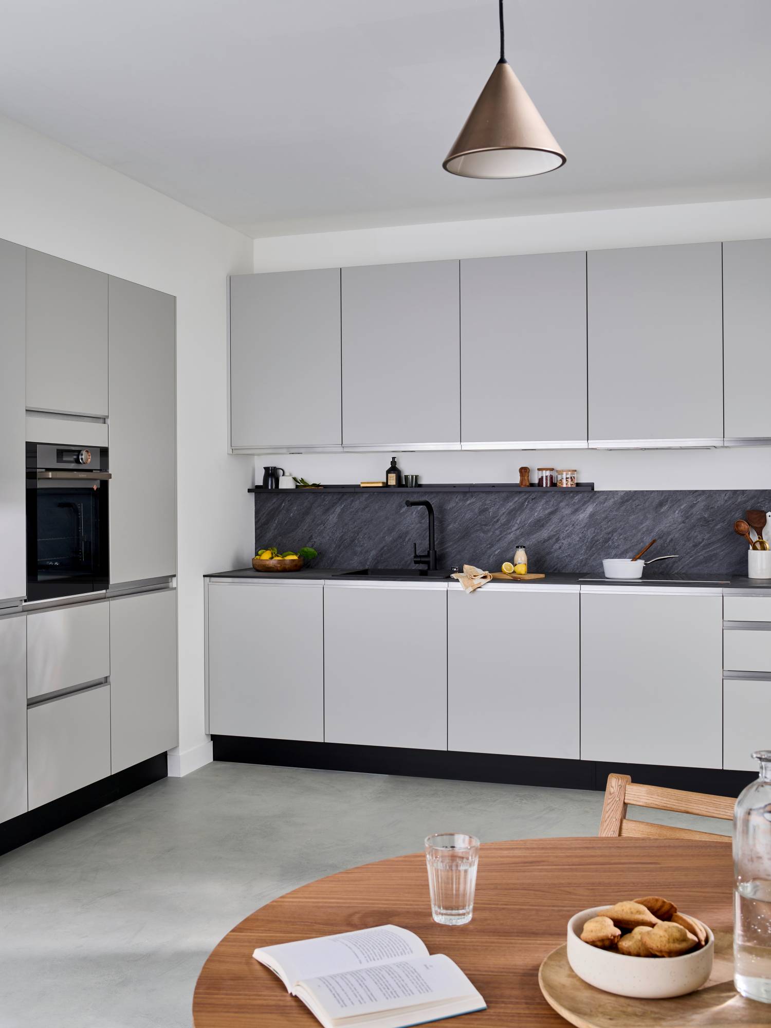 Couleur des murs pour une cuisine grise : les accords qui font mouche