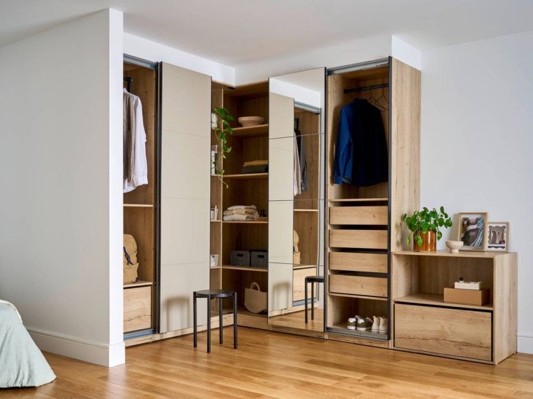 Gain de place dans le dressing : les astuces qui font la difference